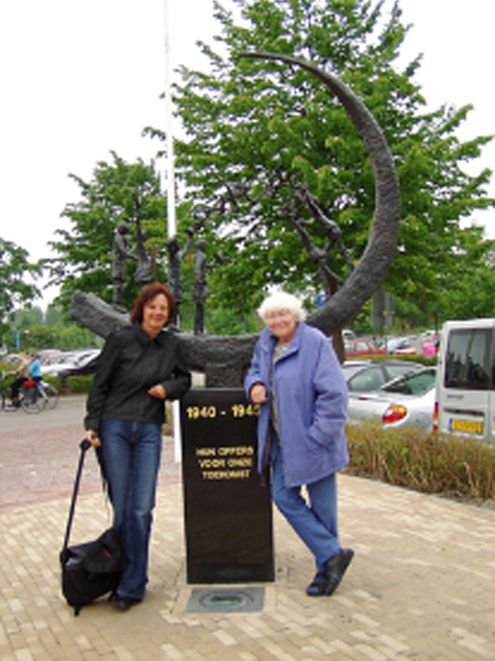 Met Truus Menger, verzetsstrijder, in Grootebroek